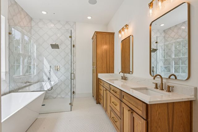 1716 Private, Burleson, TX 76028