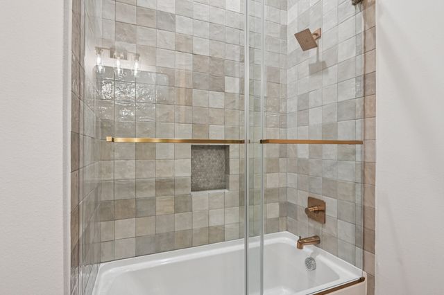 1716 Private, Burleson, TX 76028