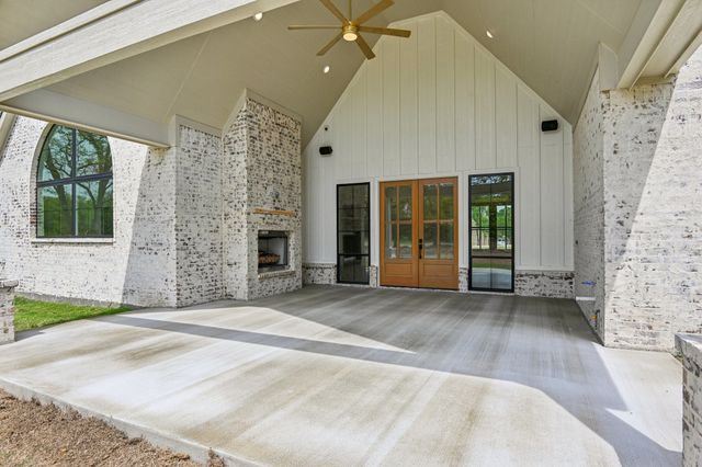 1716 Private, Burleson, TX 76028