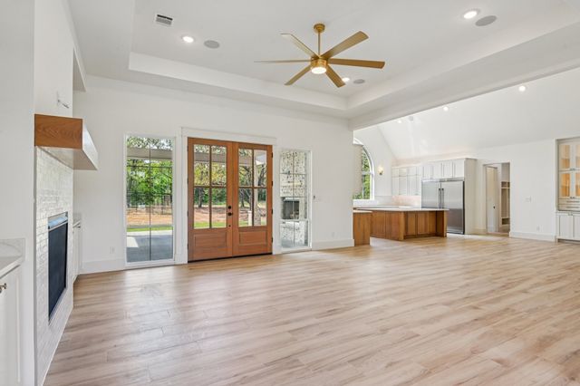 1716 Private, Burleson, TX 76028