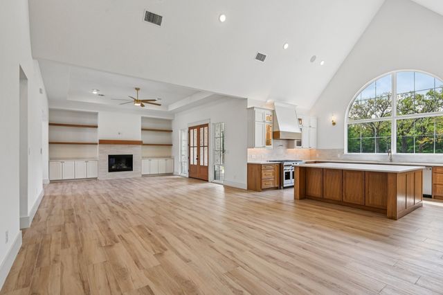 1716 Private, Burleson, TX 76028