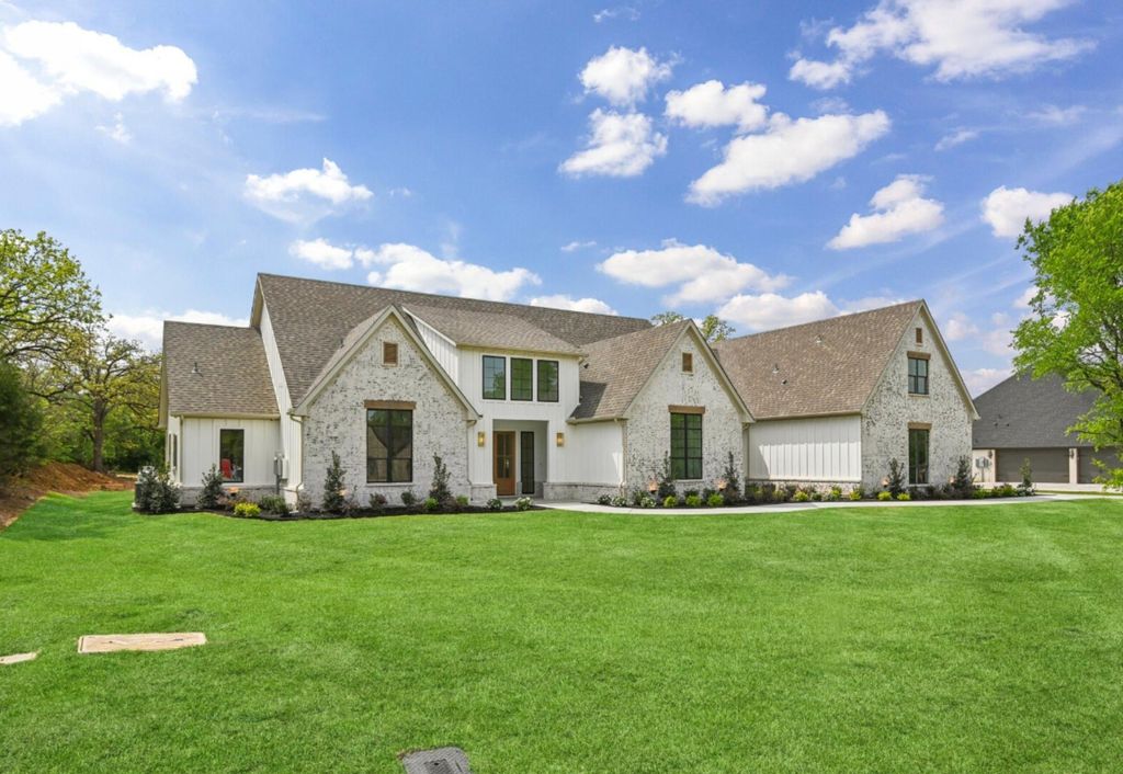 1716 Private, Burleson, TX 76028