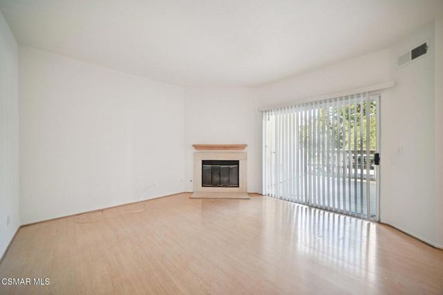 668 Oak Run Trail 103, Oak Park, CA 91377