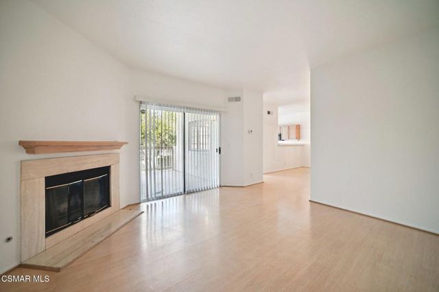 668 Oak Run Trail 103, Oak Park, CA 91377