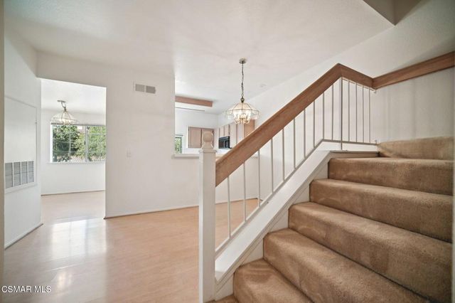 668 Oak Run Trail 103, Oak Park, CA 91377