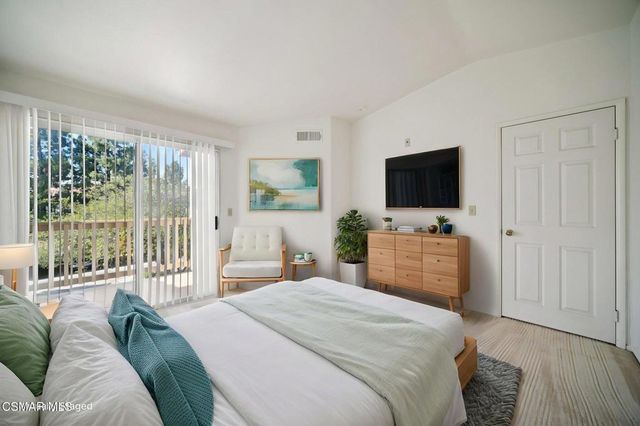 668 Oak Run Trail 103, Oak Park, CA 91377