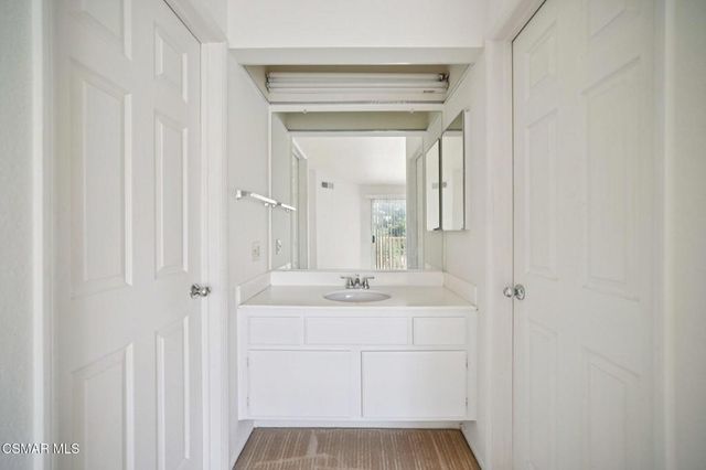 668 Oak Run Trail 103, Oak Park, CA 91377