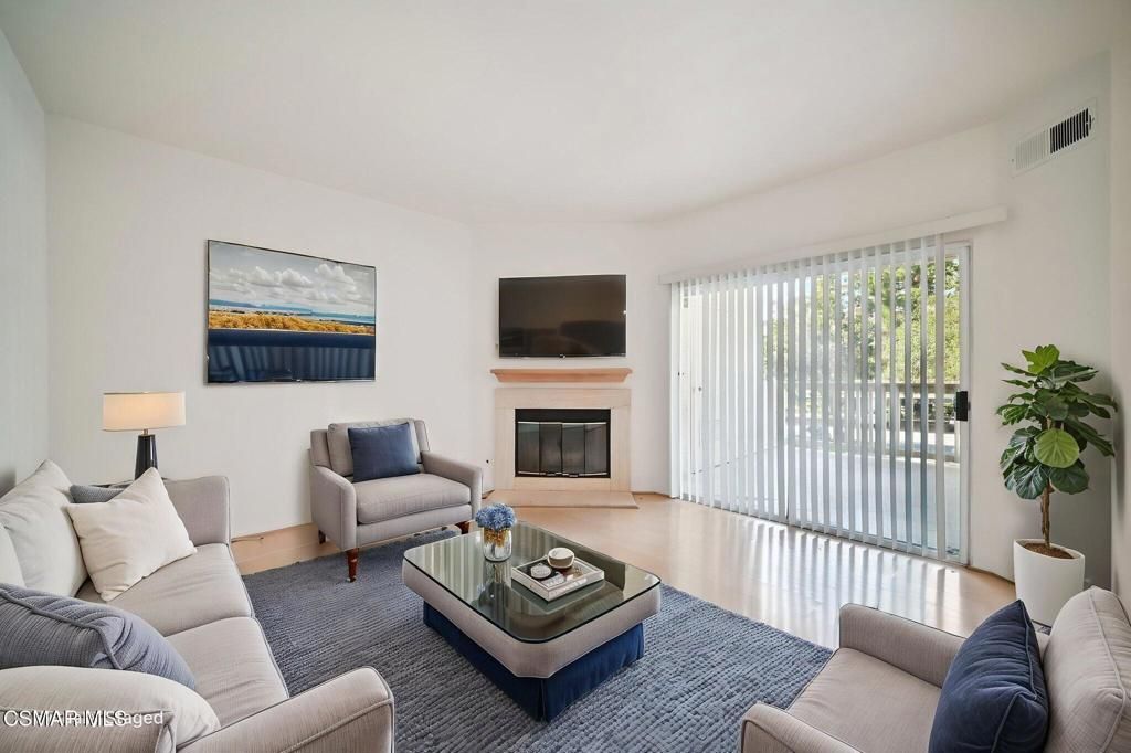 668 Oak Run Trail 103, Oak Park, CA 91377