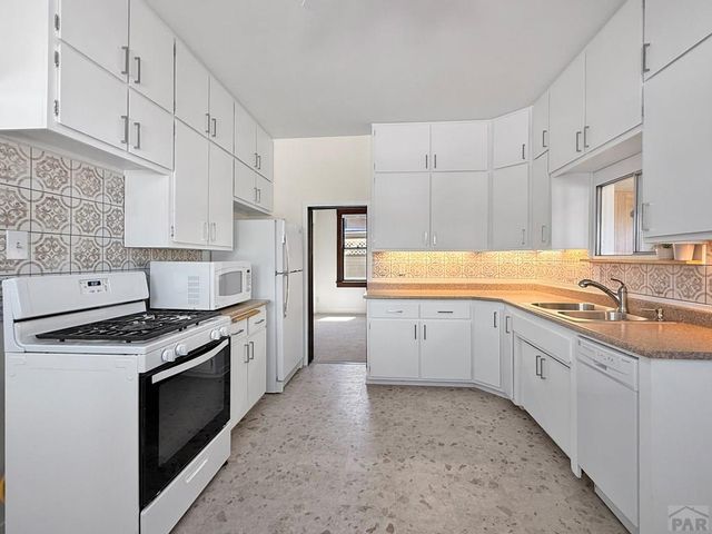 1206 E 6th St, Pueblo, CO 81001