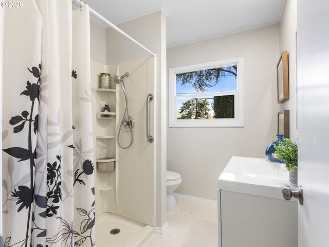 1734 Se 150TH Ave, Portland, OR 97233