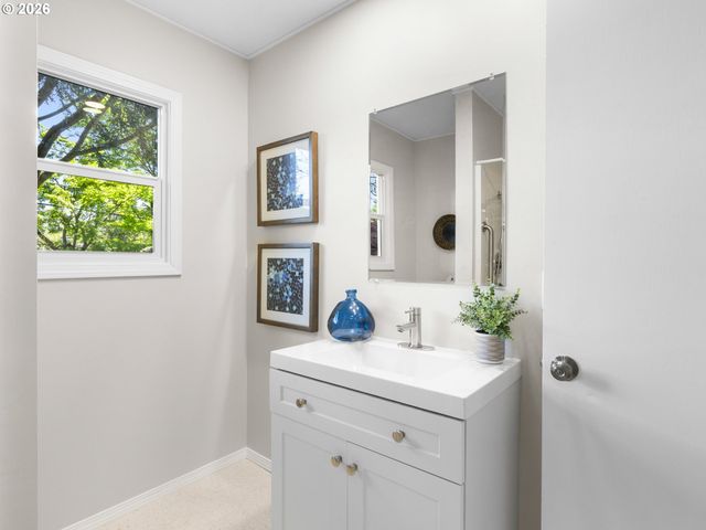 1734 Se 150TH Ave, Portland, OR 97233