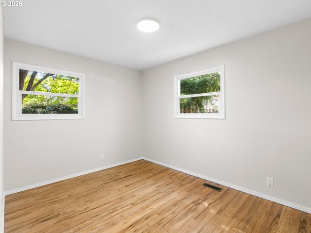 1734 Se 150TH Ave, Portland, OR 97233
