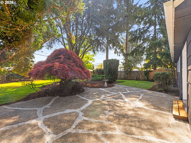 1734 Se 150TH Ave, Portland, OR 97233