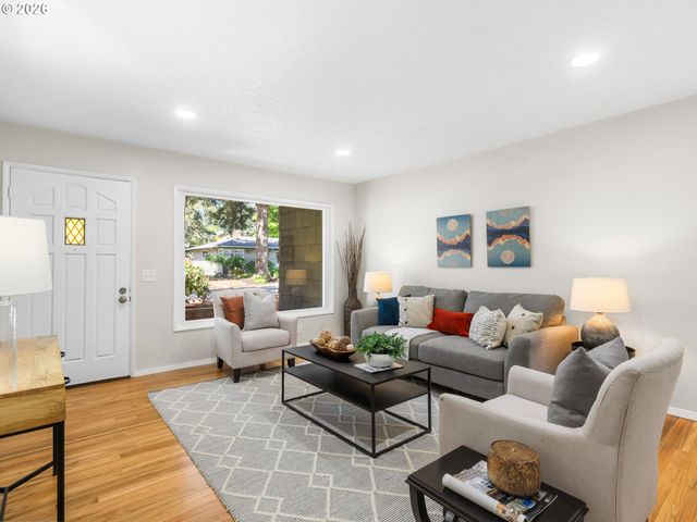 1734 Se 150TH Ave, Portland, OR 97233