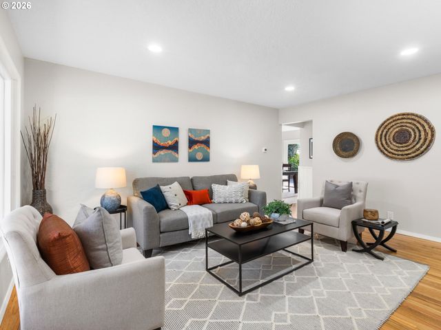 1734 Se 150TH Ave, Portland, OR 97233