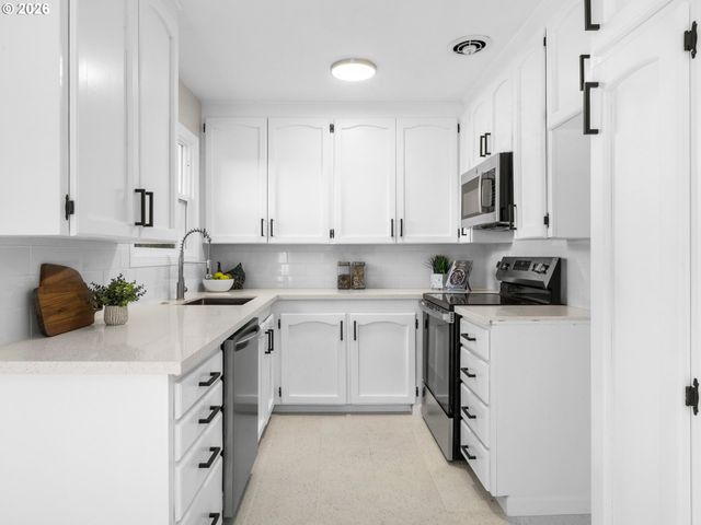 1734 Se 150TH Ave, Portland, OR 97233