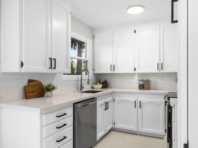 1734 Se 150TH Ave, Portland, OR 97233