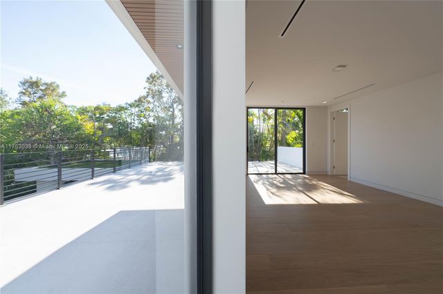 215 Shore Dr S, Miami, FL 33133