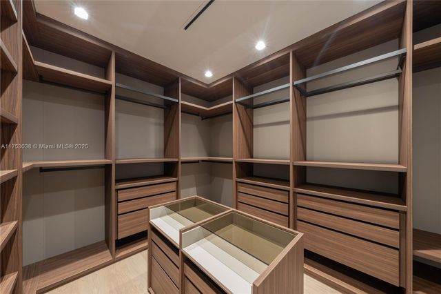 215 Shore Dr S, Miami, FL 33133