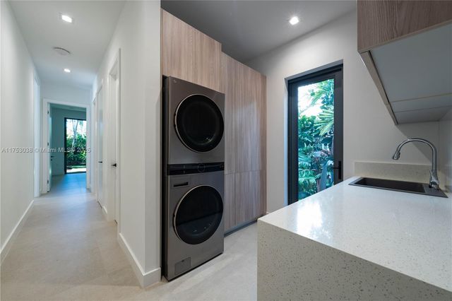 215 Shore Dr S, Miami, FL 33133