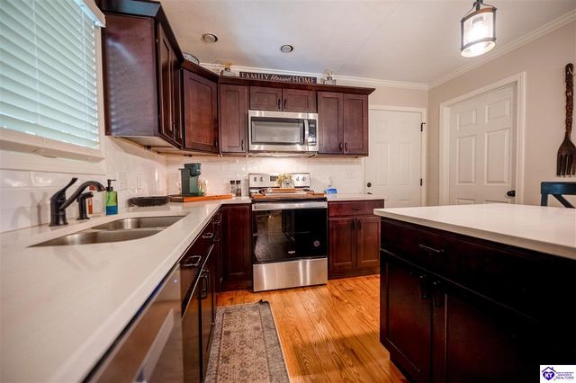 2656 Doe Valley Parkway East, Brandenburg, KY 40108