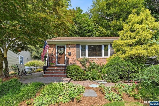 31 Truman Boulevard, Oakland, NJ 07436