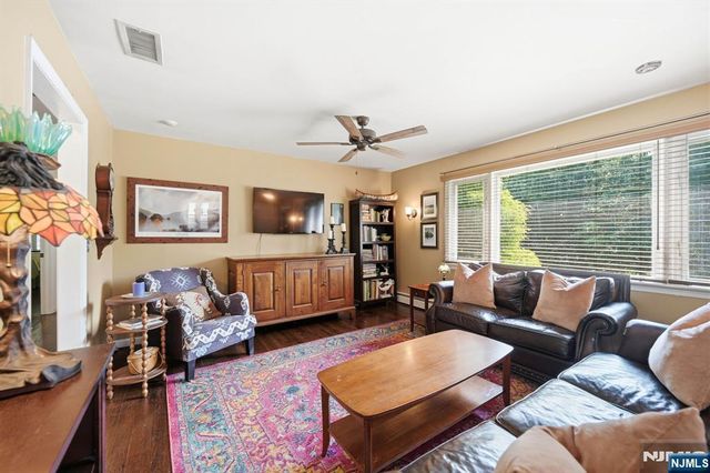 31 Truman Boulevard, Oakland, NJ 07436