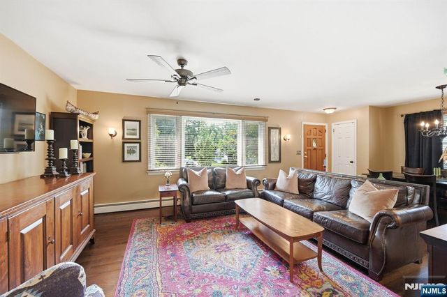 31 Truman Boulevard, Oakland, NJ 07436