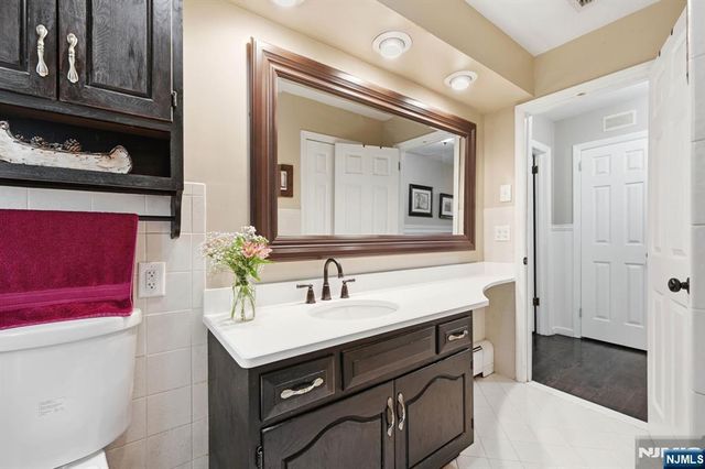 31 Truman Boulevard, Oakland, NJ 07436