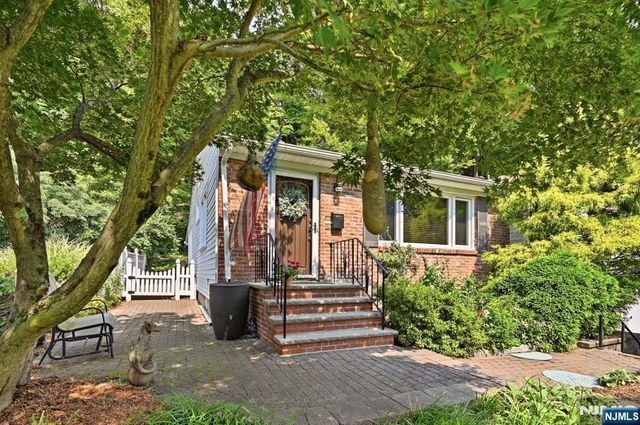 31 Truman Boulevard, Oakland, NJ 07436