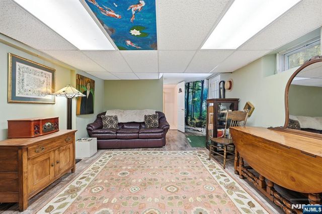 31 Truman Boulevard, Oakland, NJ 07436