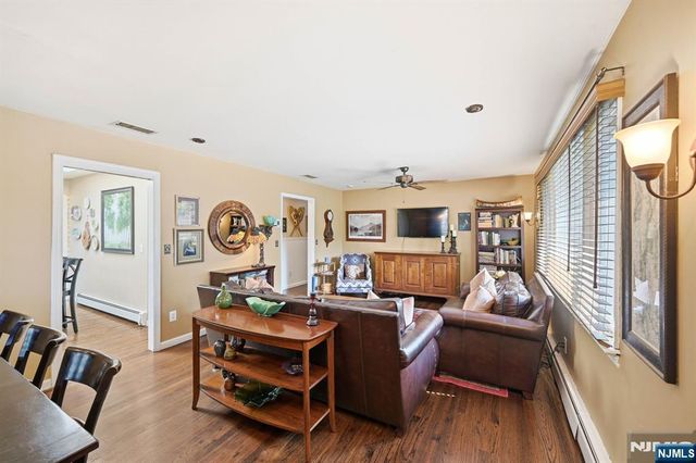 31 Truman Boulevard, Oakland, NJ 07436