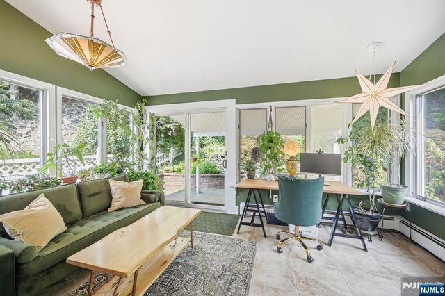 31 Truman Boulevard, Oakland, NJ 07436