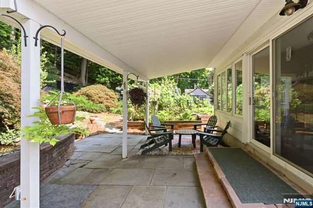 31 Truman Boulevard, Oakland, NJ 07436