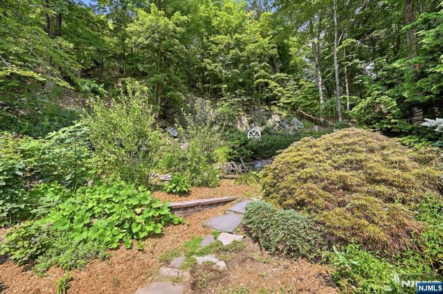 31 Truman Boulevard, Oakland, NJ 07436