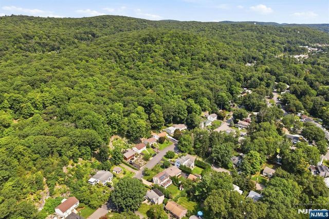31 Truman Boulevard, Oakland, NJ 07436