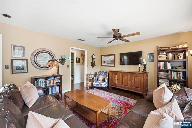 31 Truman Boulevard, Oakland, NJ 07436
