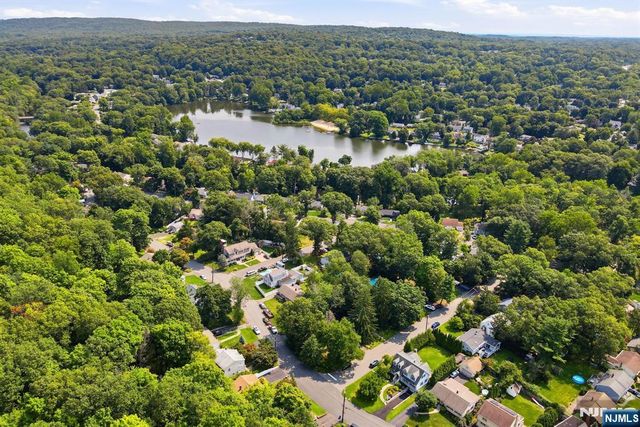 31 Truman Boulevard, Oakland, NJ 07436