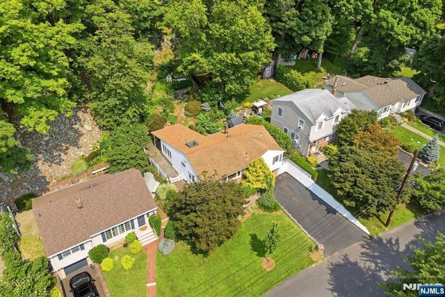31 Truman Boulevard, Oakland, NJ 07436