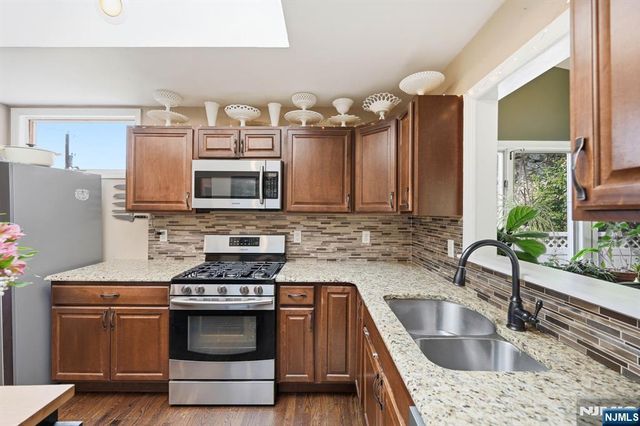31 Truman Boulevard, Oakland, NJ 07436