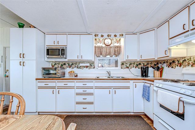 38641 LANSING AVENUE, Zephyrhills, FL 33542