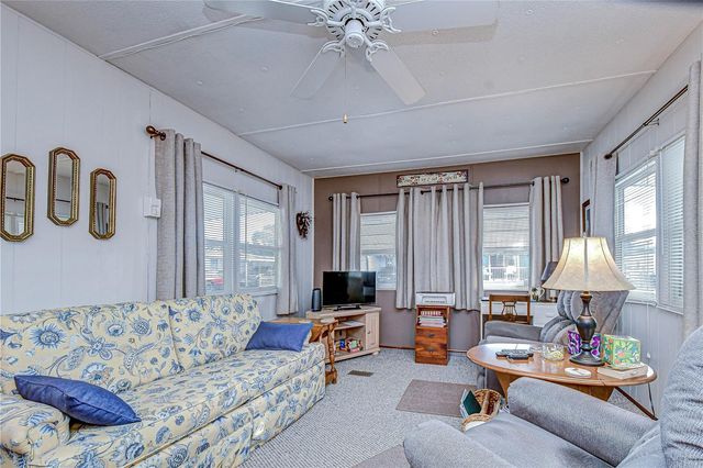 38641 LANSING AVENUE, Zephyrhills, FL 33542