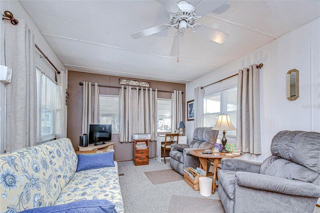 38641 LANSING AVENUE, Zephyrhills, FL 33542