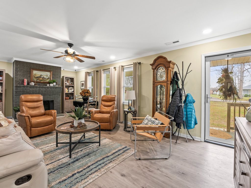 221 Jackson Cir, Tullahoma, TN 37388