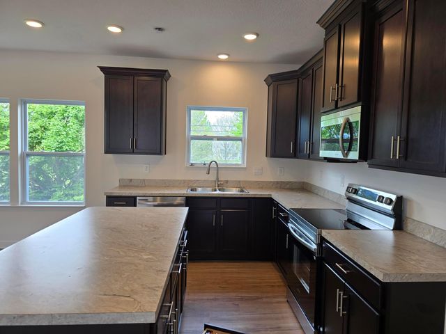 5594 Village Channel Drive, Canal Winchester, OH 43110