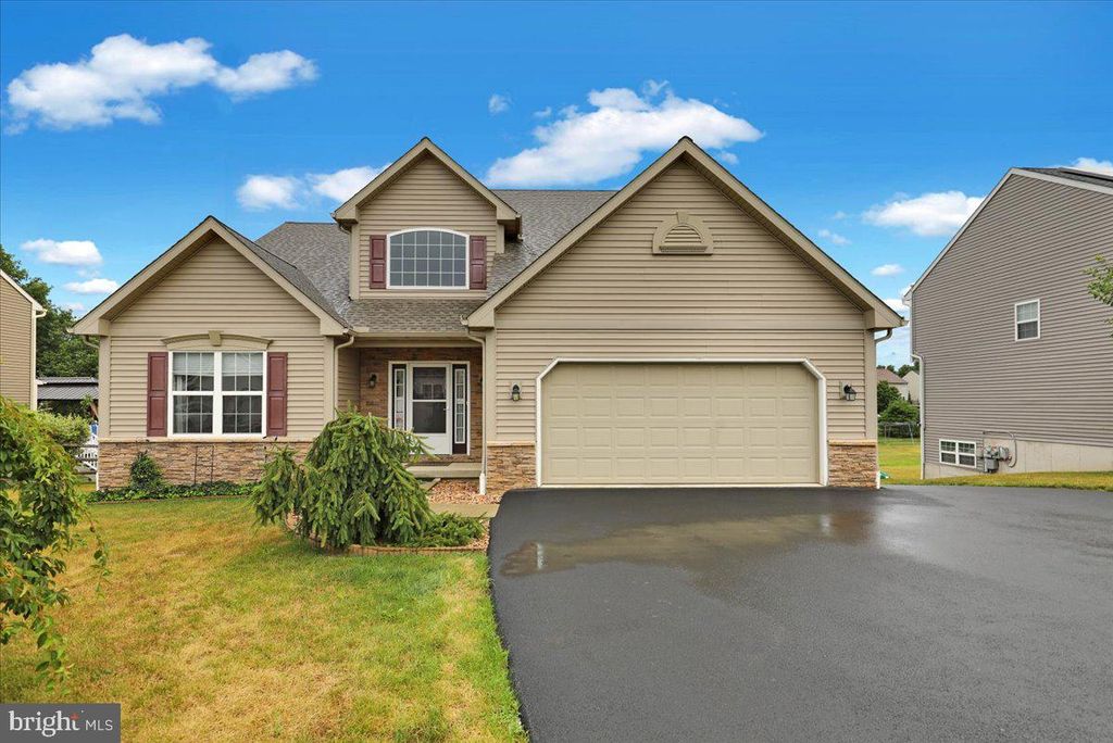640 EBERSOLE RD, Reading, PA 19605