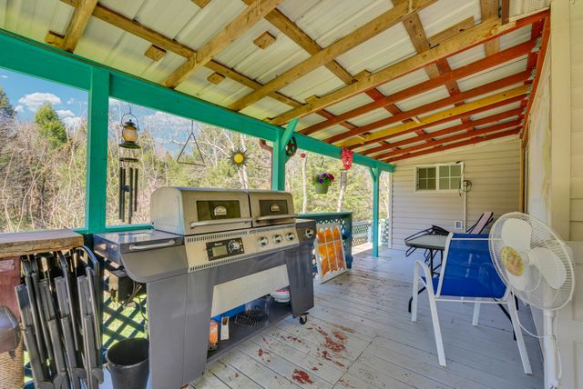 105 Dripping Springs Rd, Monterey, TN 38574