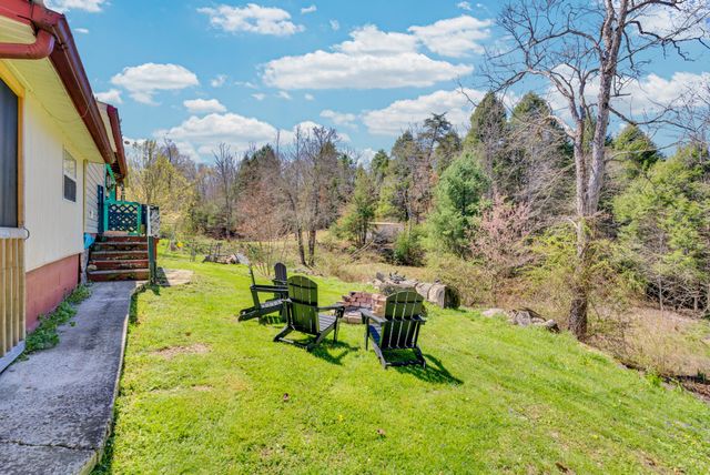 105 Dripping Springs Rd, Monterey, TN 38574