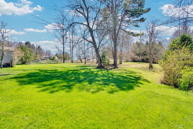 105 Dripping Springs Rd, Monterey, TN 38574