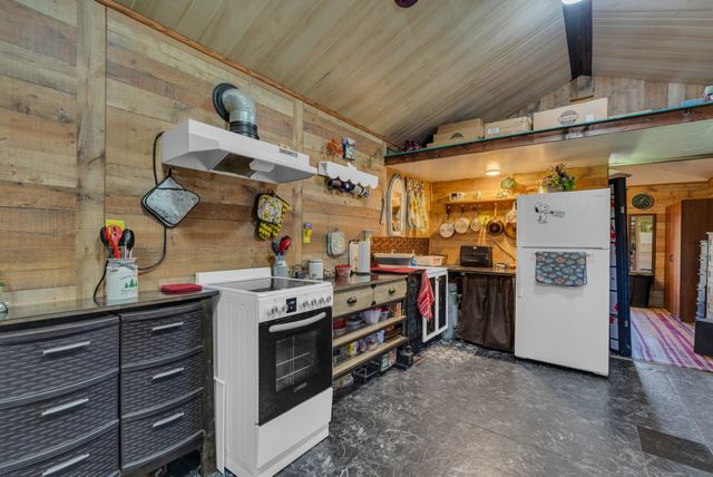 105 Dripping Springs Rd, Monterey, TN 38574